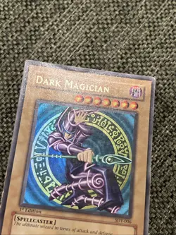 YU-GI-OH! 2002 DARK MAGICIAN 1ST EDITION SDY-006 HP - Image 2