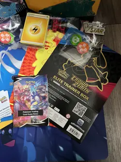 Pokemon TCG Sword & Shield 1000+ Cards Elite Trainer Box Evolving Skies Bundle - Image 2