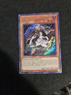 Lumina, Twilightsworn Shaman - MP18-EN052 - Secret Rare - 1st Edition x1 - Light - Image 1