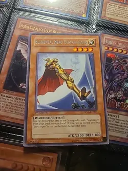 Elemental Hero Captain Gold DP06-EN004 1st ED Rare - Image 1