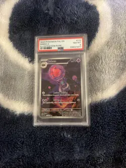 2023 POKEMON PAL EN-PALDEA EVOLVED ILLUSTRATION RARE #215 RABSCA PSA 8 - Image 1