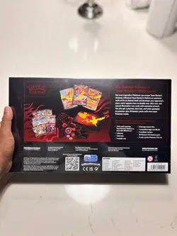 POKEMON TEAM ROCKET’S MOLTRES EX ULTRA-PREMIUM COLLECTION - Image 2