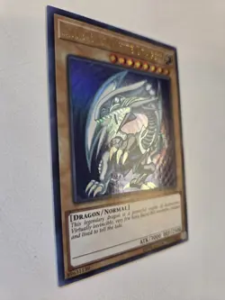 Blue-Eyes White Dragon LCKC-EN001 (Version 2) Ultra Rare Yugioh SDK Art NM 2018 - Image 2