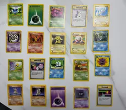 Lot of 20 Pokemon Cards Base Set including Moltres 27/62 - Image 1