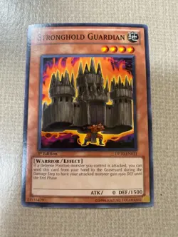 Yu-Gi-Oh! Stronghold guardian mint common 1st ed DP10-EN011 - Image 1