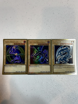 yugioh blue eyes white dragon dark magician red eyes black mago gold rare S051 - Image 1
