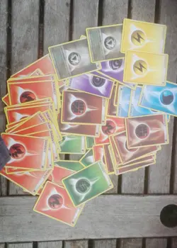 USED 193 X POKEMON CARDS MIXED WITH COLLECTION BOX IN VERY GOOD CONDITION - Image 2