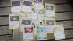 USED 193 X POKEMON CARDS MIXED WITH COLLECTION BOX IN VERY GOOD CONDITION - Image 3