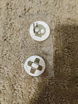 Pokemon TCG Metal Status Coin Poison Skull Gold White Metal 1-Coin Burn Markers - Image 1