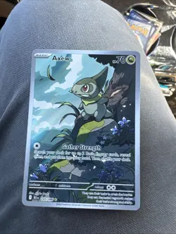 Axew Illustration Rare Pokemon SV: Black Bolt 145/086 NM+ IR - Image 1