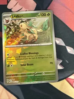 Pokemon TCG - Leafeon (Poke Ball Pattern) 005/131 Sv: Prismatic Evolutions Holo - Image 1