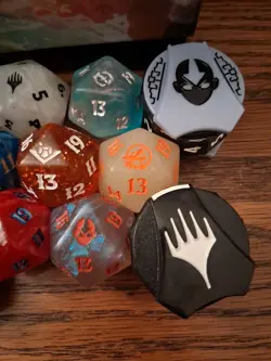 Lot of 20+ MTG Spindown D20 Dice Various Sets, Plus 2 Counters And Box Included - Image 4
