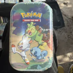 Pokemon Celebrations Mini Tin da Collezione Galar Starter: Grookey, Scorbunny... - Image 1