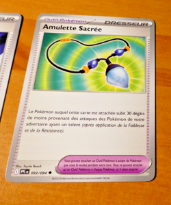 POKEMON FRANCAISE CARD CARTE AMULETTE SACREE 093/094 PFL FR MINT 2025 - Image 1