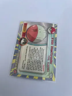 #101 Electrode Shiny - Pokemon Topps Trading Cards (2000 - blue label) - Image 2