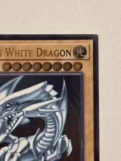 Blue-Eyes White Dragon (UTR) OP28-EN001 Ultimate Rare Yugioh Tournament Pack NM - Image 4