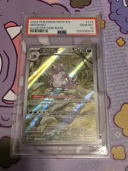 2023 POKEMON SV 151 MEW EN #174/165 NIDOKING ILLUSTRATION RARE PSA 10 - Image 1