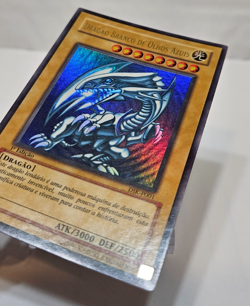 Portuguese Blue-Eyes White Dragon DIK-P001 Ultra Rare 1st Edition Yugioh 7929 - Image 2