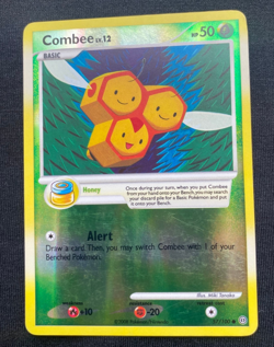 Combee 57/100 Diamond & Pearl Stormfront Reverse Holo Pokemon Card (MP) - Image 1