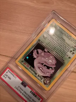 2000 POKEMON ROCKET #14 DARK WEEZING-HOLO PSA 8 - Image 2