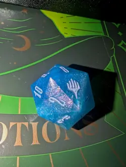 MTG Dice FINAL FANTASY Gift Bundle Oversized D20 Blue Crystal Spindown Die - Image 2