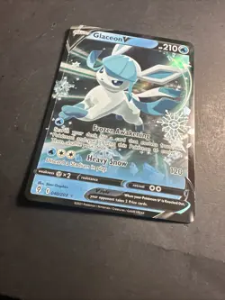 2021 Pokemon Sword Shield Glaceon V 40 /203 Full Art Holographic Snowflake Stamp - Image 4