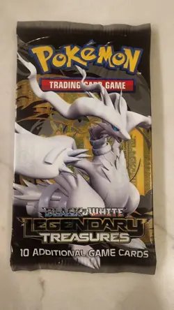 Pokemon Black & White Legendary Treasures Booster Pack NEW Reshiram Art Sealed - Image 1