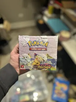 Pokemon TCG: Sword & Shield - Vivid Voltage Booster Box Factory Sealed 36 Packs 820650817496 - Image 1