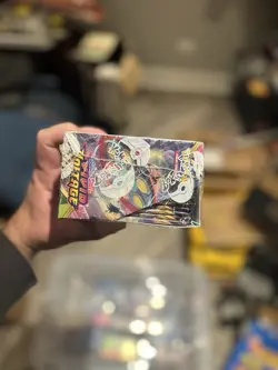 Pokemon TCG: Sword & Shield - Vivid Voltage Booster Box Factory Sealed 36 Packs 820650817496 - Image 3