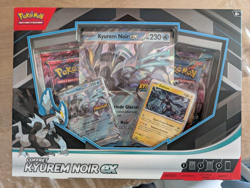 COFFRET POKEMON COLLECTION SPECIALE KYUREM NOIR EX EXCLU INTERMARCHE NEUF SCELLE - Image 1