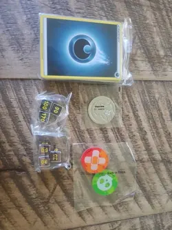Metal Pikachu Coin And Dice - Pokemon 25th Anniversary Celebrations - Pokemon - Image 1