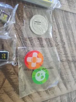 Metal Pikachu Coin And Dice - Pokemon 25th Anniversary Celebrations - Pokemon - Image 3