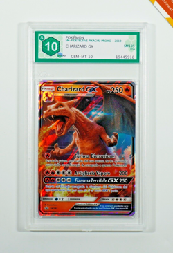 Pokemon GRAAD 10 Charizard GX #SM195 Detective Pikachu Promo 2019 Italiano - Image 1