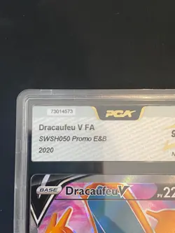 CARTE POKEMON DRACAUFEU V SWSH050 PCA 9,5 FR ULTRA RARE EB PROMO - Image 2