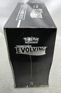 Sword & Shield EVOLVING SKIES Elite Trainer Box Factory Sealed Pokemon TCG 2021 - Image 3