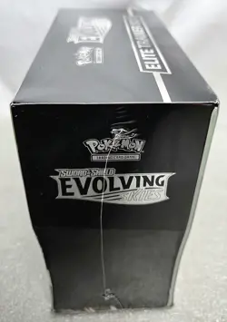 Sword & Shield EVOLVING SKIES Elite Trainer Box Factory Sealed Pokemon TCG 2021 - Image 4