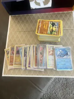 Pokemon TCG bulk card lot - Image 1
