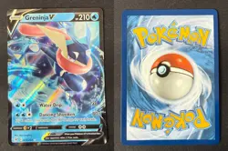 GRENINJA V 073/264 FST FUSION STRIKE POKEMON CARD TCG NM 2021 HOLO - Image 1