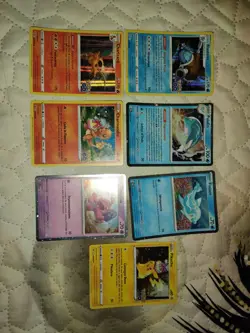Lotto Carte Pokemon + Omaggi misti ITA - Holo, Reverse Holo, Rare, Comuni e non - Image 1