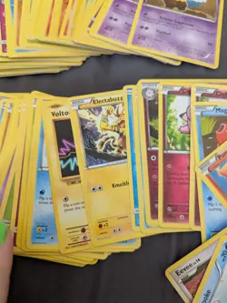 Lot Of 166 Pokemon Cards TCG - Image 4