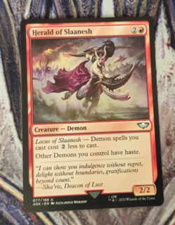 MTG - Herald of Slaanesh - Universes Beyond: Warhammer 40,000 - UC - NM - Image 1