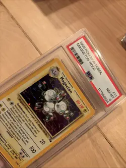1999 POKEMON FOSSIL #11 MAGNETON-HOLO PSA 8 - Image 2