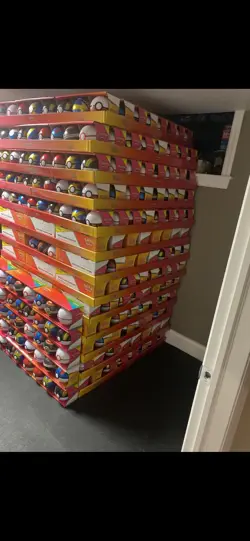 Pokemon TCG - Empty Pokeball Tins. Lot Containing 100 Random Balls - Image 1