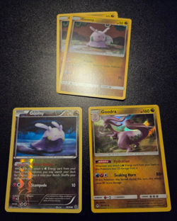 Goomy (3x) & Goodra - Pokemon Cards mini-set - Image 1