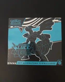 Pokemon Luce Nera Set Allenatore Fuoriclasse ETB ITA Sealed - Image 1