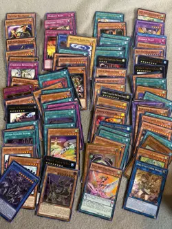 YU-GI-OH! UNSEARCHED CARD LOT OF 700 w/ CASE- CLOSET HOUSE FIND -1996 UP 1st ED+ - Image 3