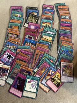 YU-GI-OH! UNSEARCHED CARD LOT OF 700 w/ CASE- CLOSET HOUSE FIND -1996 UP 1st ED+ - Image 4