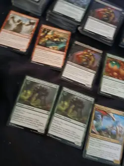 Magic the Gathering Lot Of 700 mixed cards & 85 mtg sleeves. - Image 3