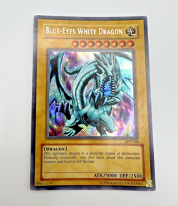 Vintage Yu-Gi-Oh! Blue-Eyes White Dragon (BPT-009 Secret Rare Promo) MP - Image 1