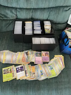 1000 POKEMON RANDOM CARDS Premium Collection Lot W/ 125 FOILS & RARES! - Image 1